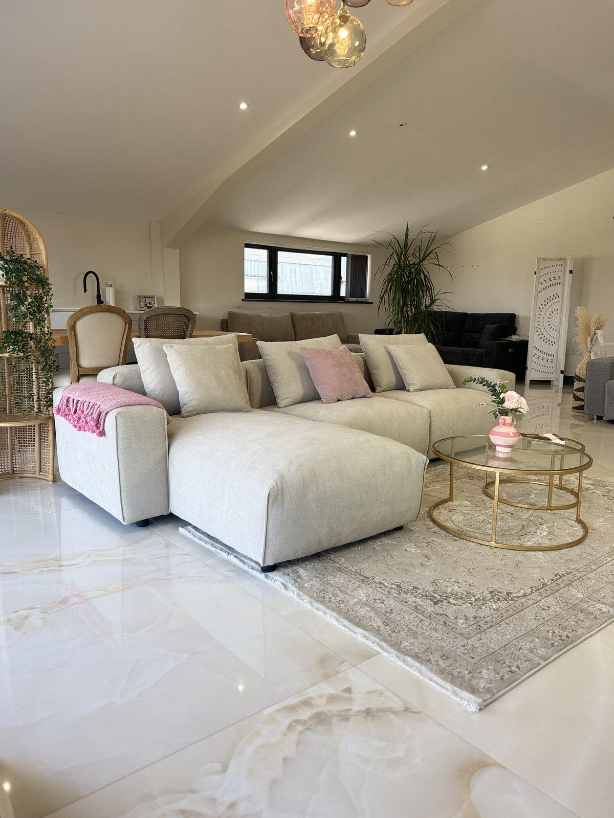 Malibu Sofa Universal Corner in a real home, Beige